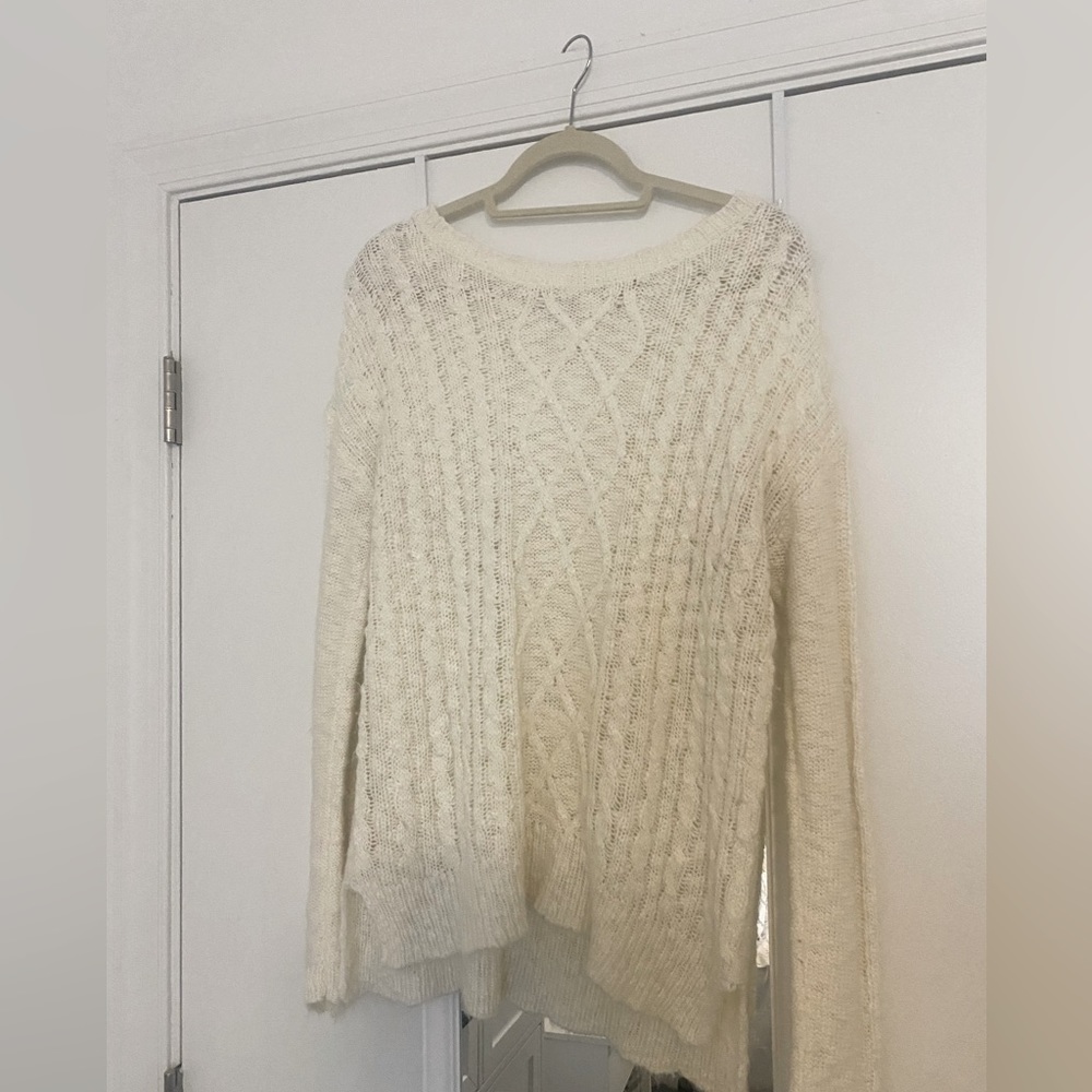Cream white knit sweater 🤍